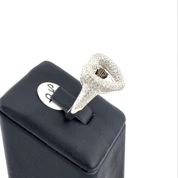 Elegant 925 Sterling Silver Heart Ring – Polished & Chic Design - Picture 5 of 11